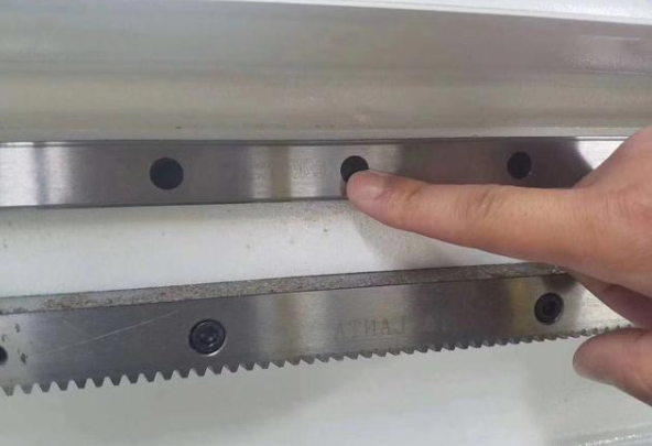 封邊機的日常保養(yǎng)與維護